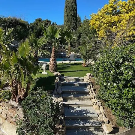Golfe De Saint-tropez, Et Commerces A Pieds 酒店 4*